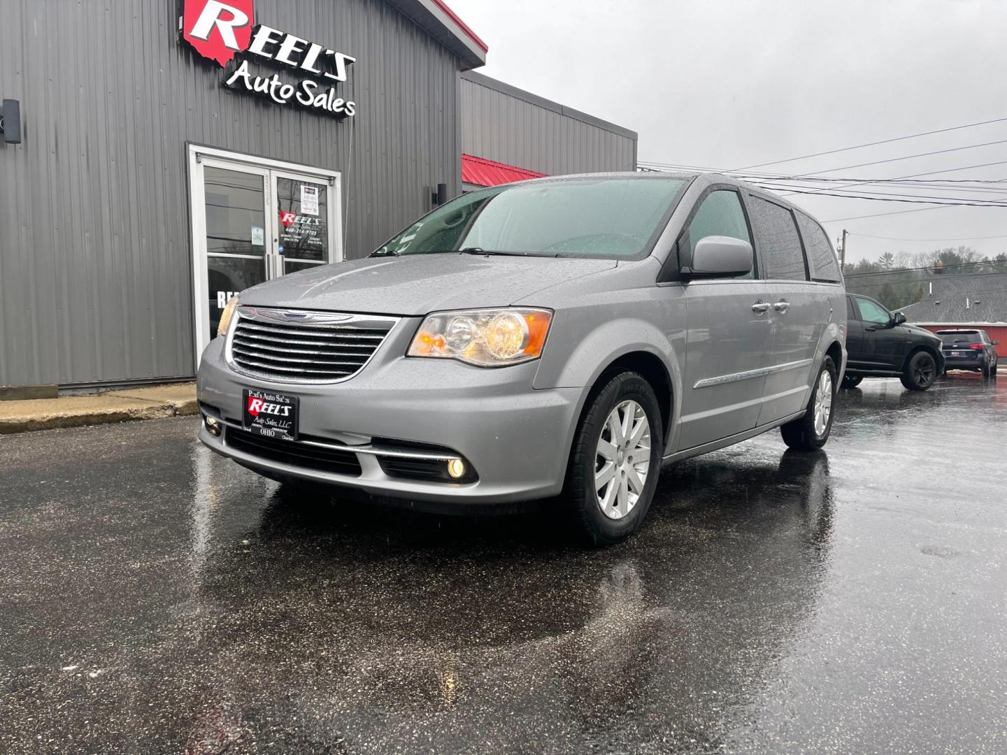 2016 Silver /Black Chrysler Town & Country Touring (2C4RC1BG4GR) with an 3.6L V6 DOHC 24V FFV engine, 6A transmission, located at 11115 Chardon Rd. , Chardon, OH, 44024, (440) 214-9705, 41.580246, -81.241943 - Photo#0